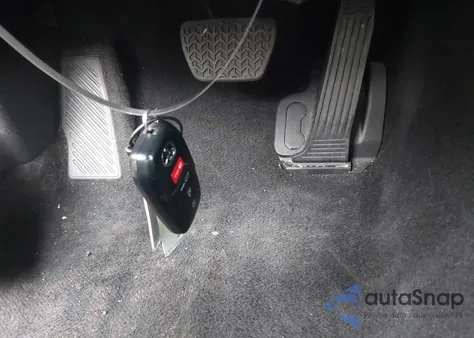 2026 Toyota Camry Le z USA, uszkodzony, nr VIN 4T1DAACK8TU664198